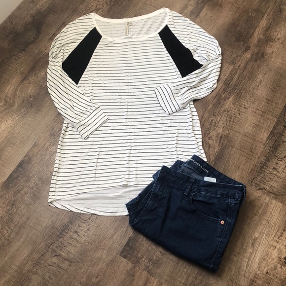 Calvin Klein Jeans 3/4 Sleeve Top - Picture 1 of 4